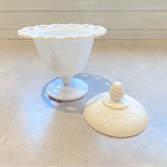 Vintage Milk Glass Footed Bowl Lacey Rim Harvest Pattern With Lid - Picture 4 of 6